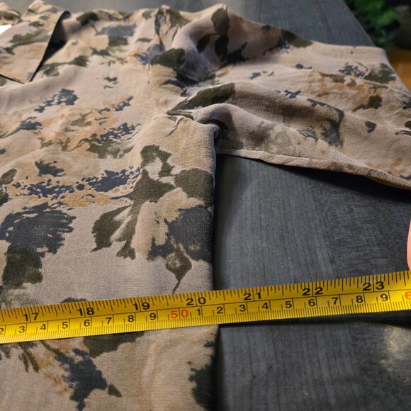 NWOT Gray Floral 100% Silk Button Down Shirt L 12-14 - Picture 7 of 10